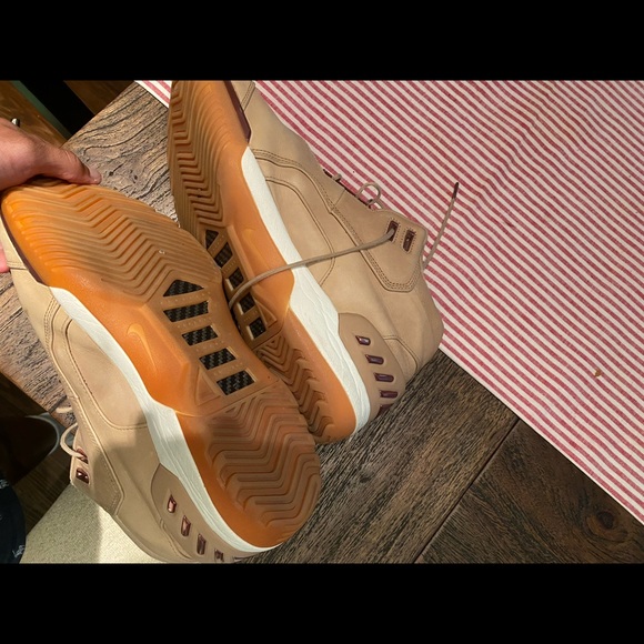 LeBron 1 Air Zoom Generation - Picture 3 of 4